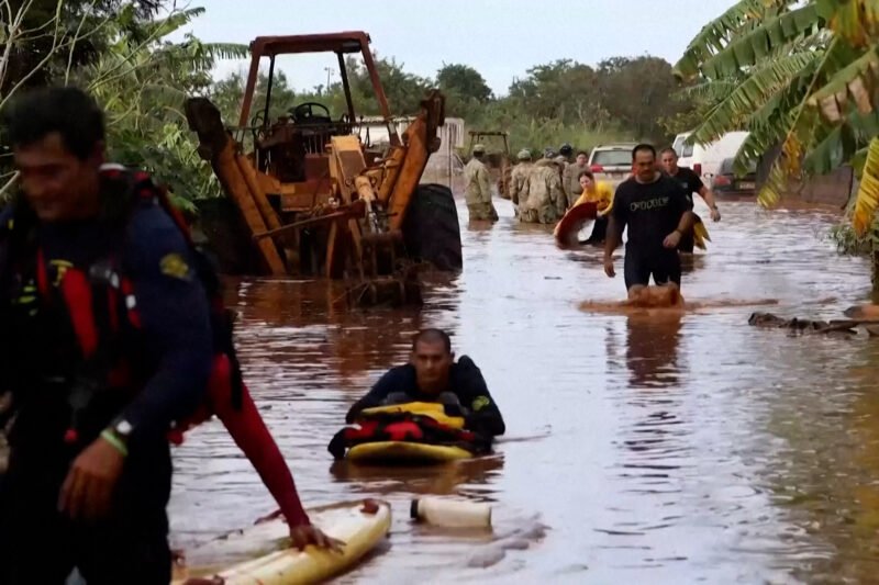 National Guard in Hawaii assist after Oahu flood | Newsfeed