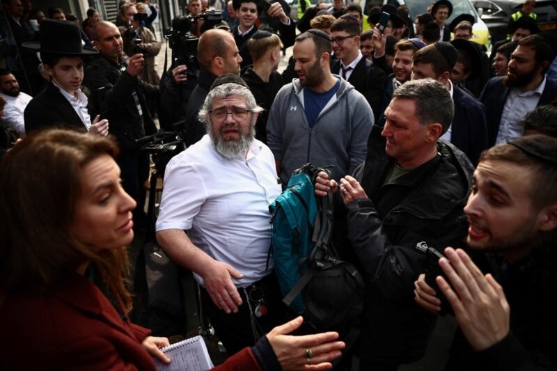 Off-duty London police officer filmed ‘intimidating’ Al Jazeera journalists | Freedom of the Press