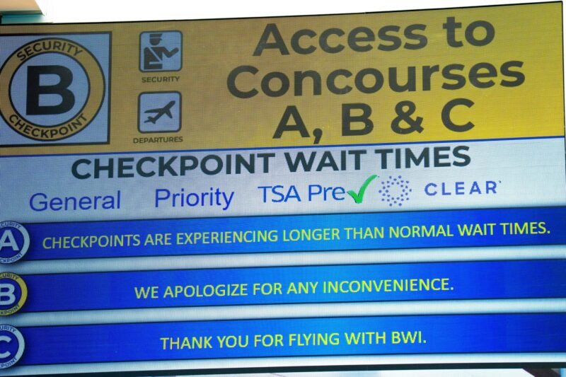 US airport lines shorten as TSA workers get paid | Aviation News