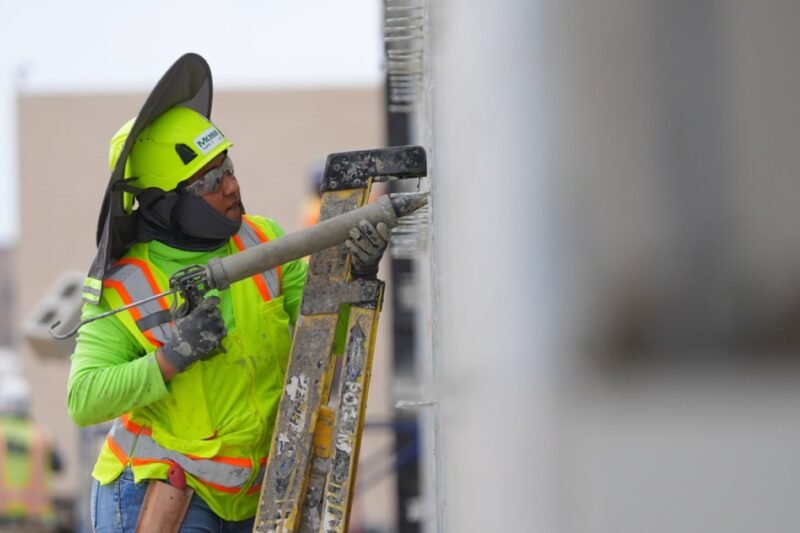 US unemployment rate drops despite economic uncertainty and Iran war | Business and Economy News