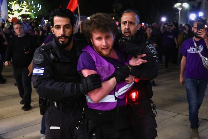 Israeli police arrest antiwar protesters in Tel Aviv | US-Israel war on Iran