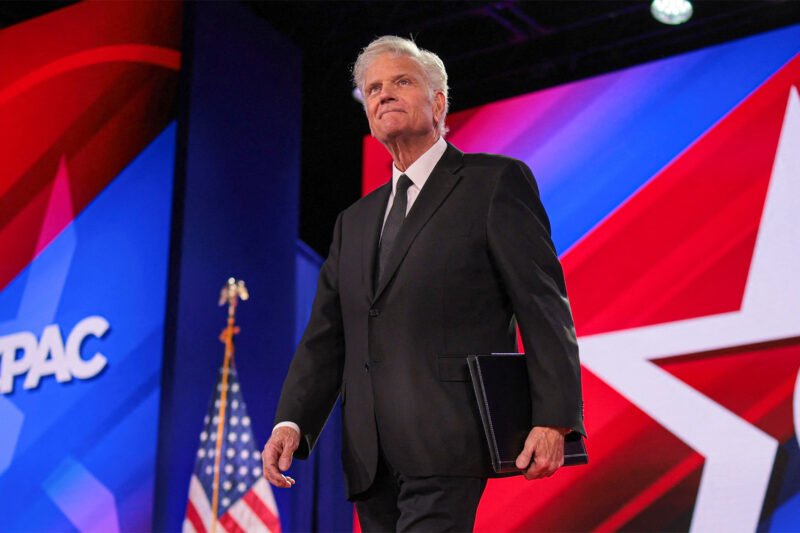 Pastor’s White House prayer claims Iranians seek death of all Jews | Donald Trump