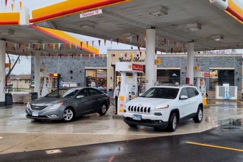 “We blame Trump”: Drivers line up for free gas as prices surge in the US | Donald Trump News